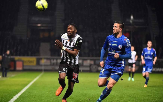 足球比赛的 足球比赛的