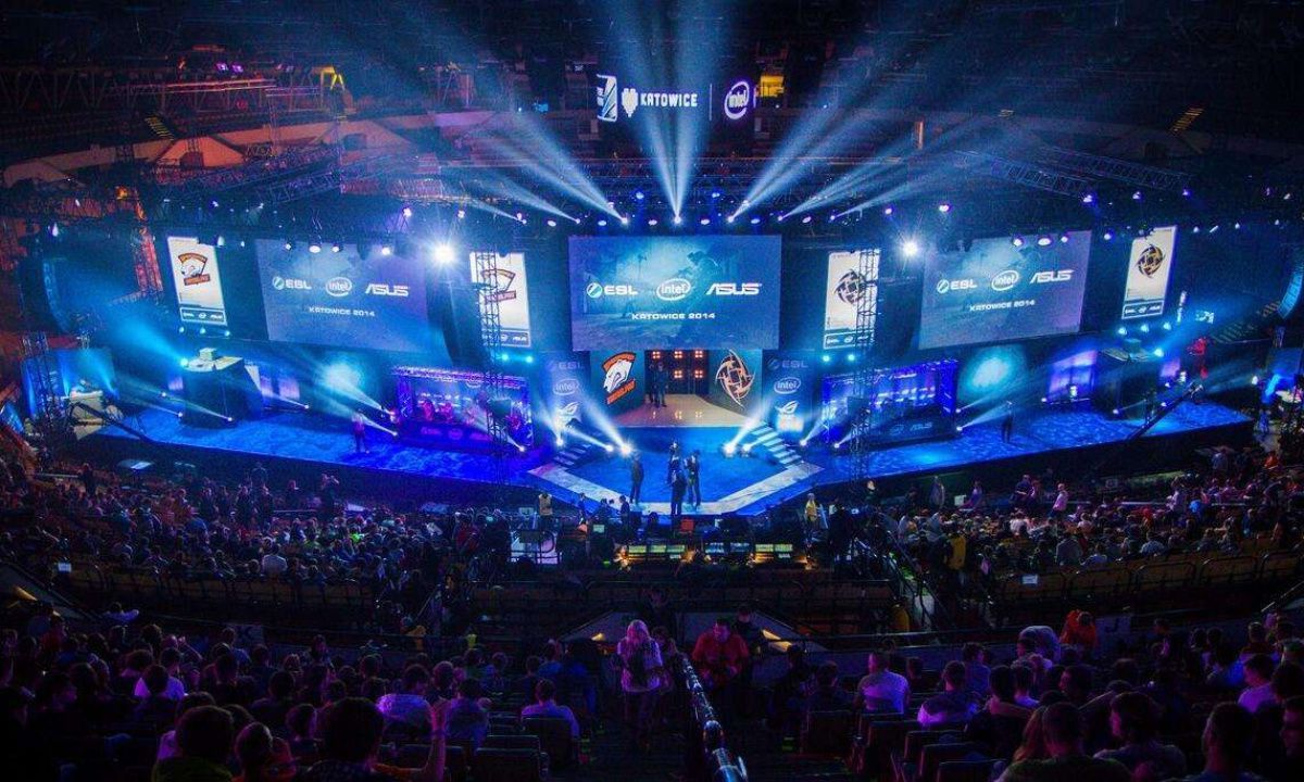 队员面对高 队员面对高