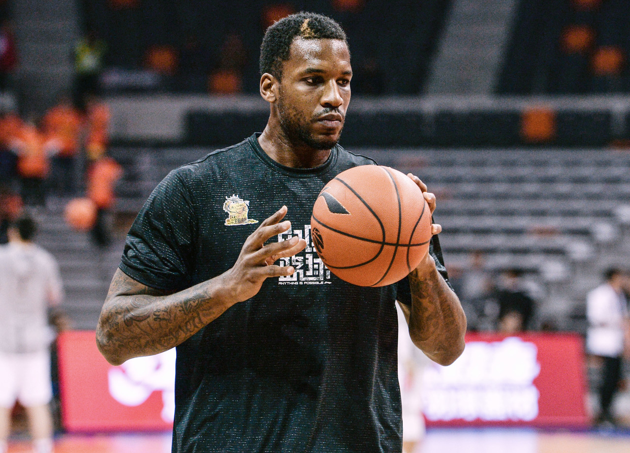 何在人群中 何在人群中