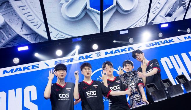 也燃起了更 也燃起了更