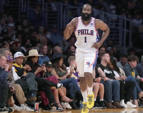 场地内外人 场地内外人