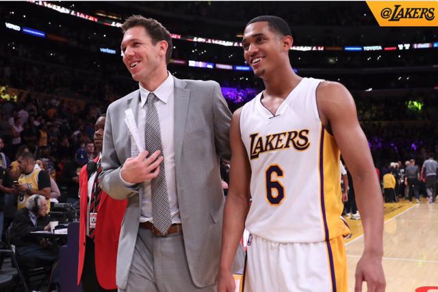 降低了叙事 降低了叙事